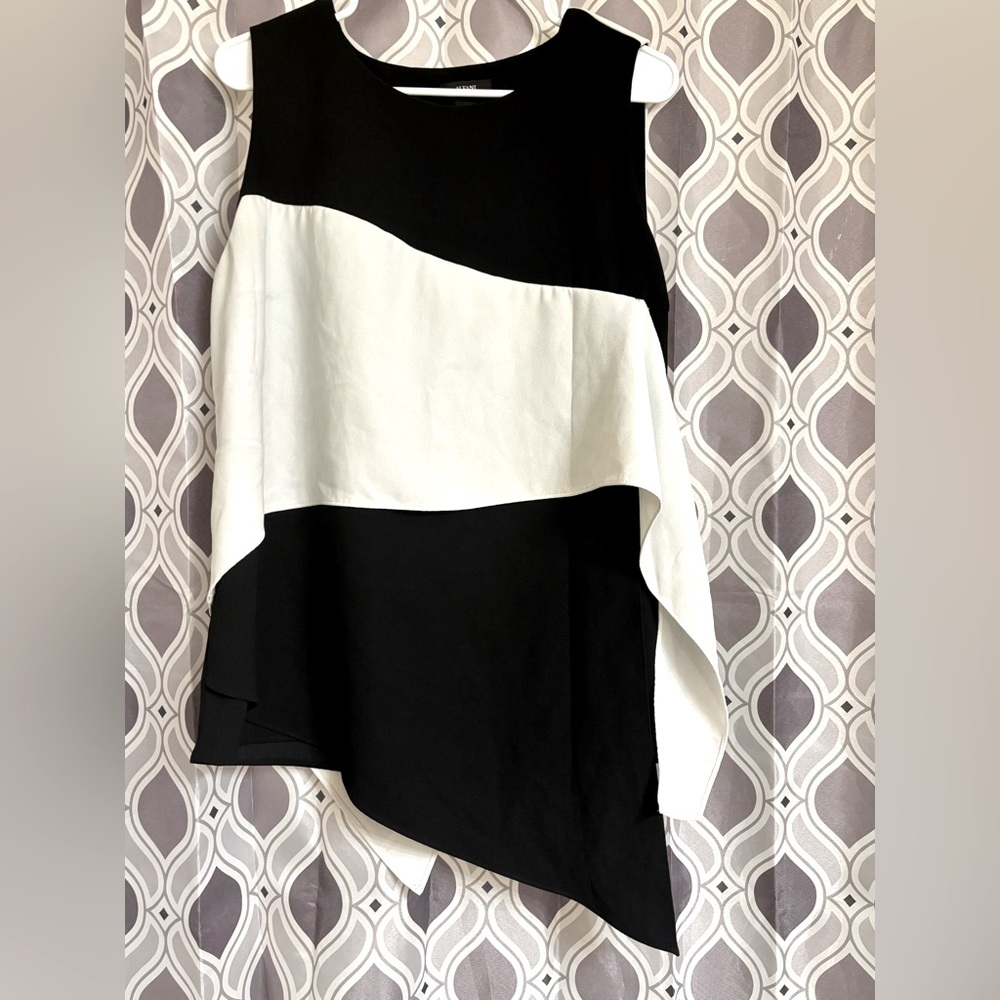 Side zip overlayed top w/unique ruffle in front/back!